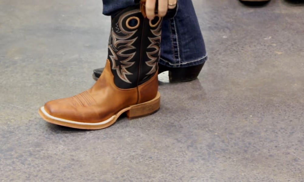 Fitting cowboy boots around the calf